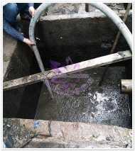 Hầm cầu không chảy nước xuống được là do nguyên nhân gì?