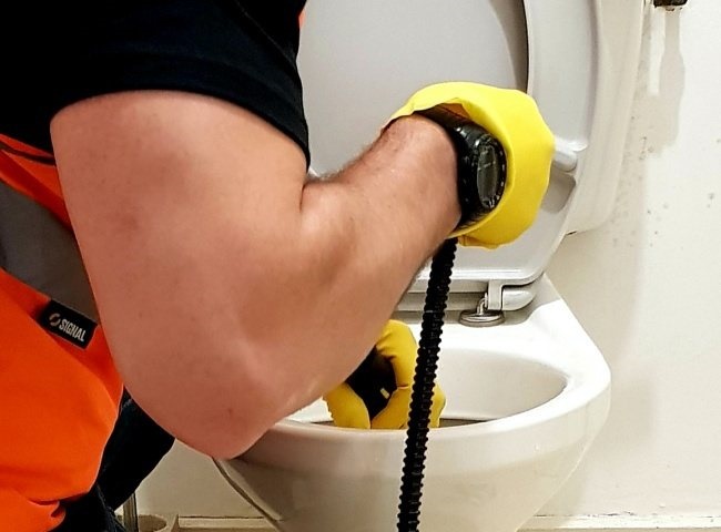Công ty thông tắc bồn cầu quận 11 thi công nhanh chóng