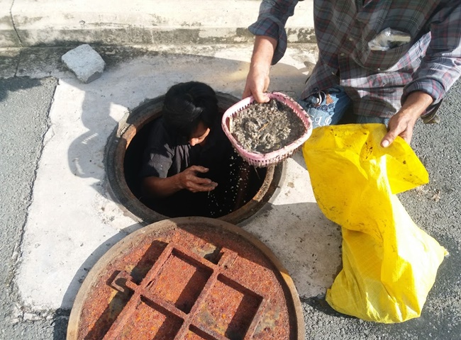 Nh&acirc;n vi&ecirc;n l&agrave;nh nghề