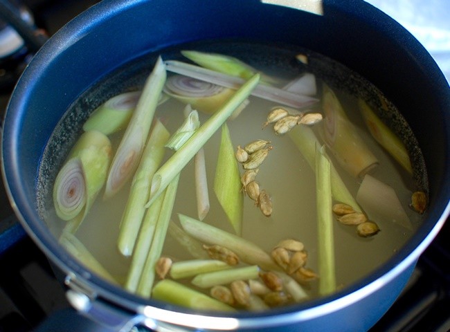 Nấu nước sả tươi làm thơm phòng