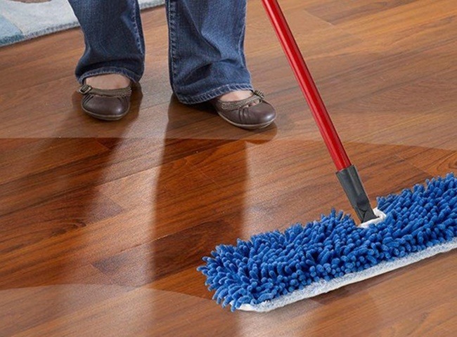 Lau nhà bằng tinh dầu xả làm thơm phòng