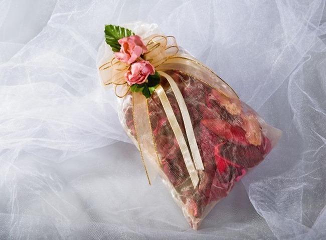 Dùng hoa khô làm thơm phòng khách sạn