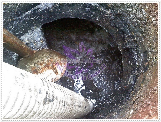 Xử l&yacute; hầm cầu bị đầy